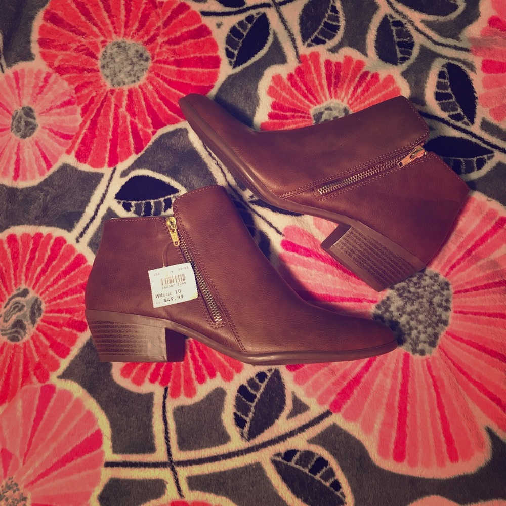 American Eagle booties size 10